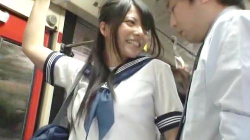 【上原亜衣】バスで痴漢された制服JKが手コキやフェラで痴漢に抵抗しちゃう