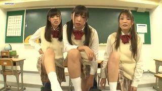 【JK】放課後の教室で三人の女子校生たちにいっぱい悪戯されちゃっている動画