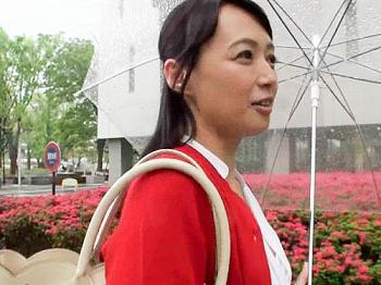 安野由美の素人参加企画、童貞ボーイ部屋で初体験のお手伝い！フェラ⇒騎乗位で初めての膣挿入