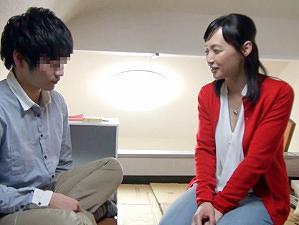 安野由美がシャイな童貞君の自宅に訪問して優しく筆おろしをしてあげる企画
