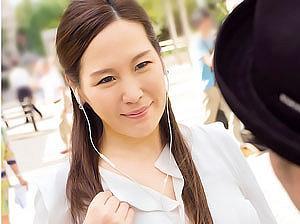 【人妻ナンパ】街でナンパした人妻に未経験のアナルファックでガン突きして悶絶させる！／豊満熟女