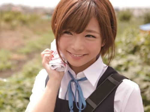 ▼紗倉まな▼ロリ女子高生が中年オヤジに体中の臭いを嗅がれてペロペロされる変態SEX