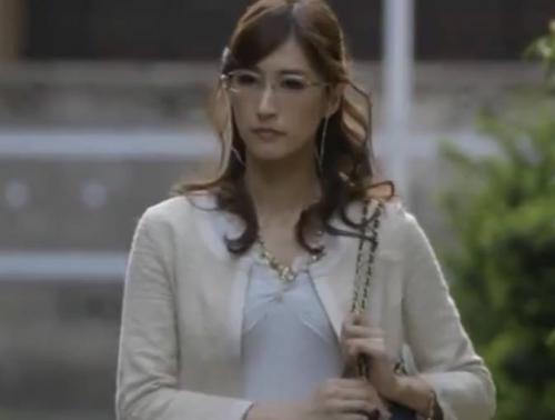 ★神波多一花★「子どものくせに何するのよ//」美熟女PTA会長が弱みを握られ悪ガキ相手の輪姦SEX