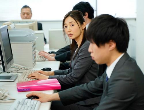 <夏目彩春>僕には大切な婚約者がいるのに…女上司の家で逆NTR浮気セックス！