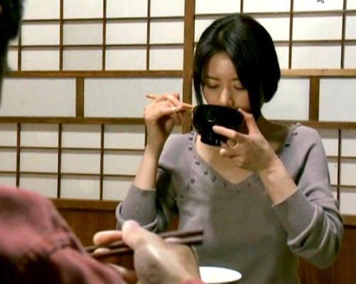 <ヘンリー塚本>美熟女が激しいファックでイカされる夫婦の営み！
