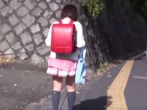 ★小学生★身長144cmの幼い娘がスケベオヤジに連れ去られてウブなロリマ●コが犯される！