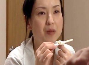 〈ヘンリー塚本〉義母が息子に体を揉まれるうちに妖しい雰囲気に…