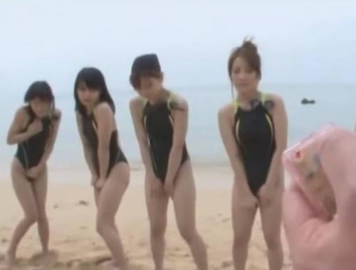 競泳水着の水泳部員ギャルが海で遠隔玩具を仕込まれドスケベ訓練！！