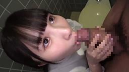 公衆トイレに連れ込んでサクッとフェラ抜き 専門学生20歳