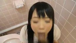 【フェラ】清楚ウブっ娘をトイレ連込み喉奥イラマチオで口内発射
