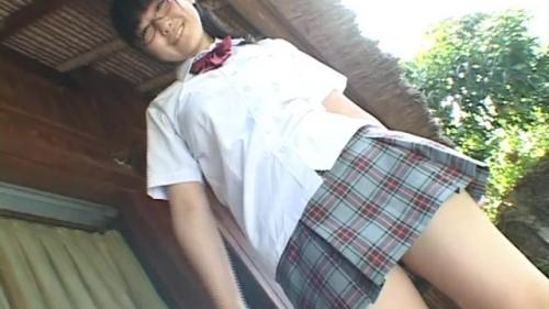 眼鏡。学生服。体操服（ブルマ）。凄く女ん子らしく感じるのは…？［高潔まりな］