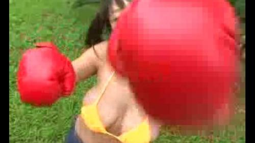 揺れる巨乳ボクササイズ