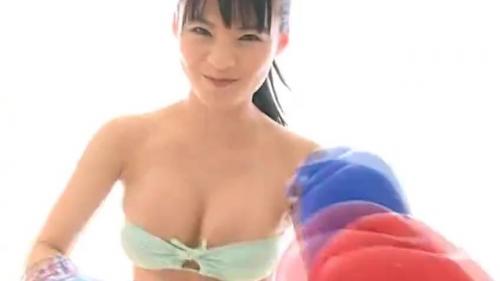 ビキニの美少女がフラフープやボクササイズ［星名美津紀］