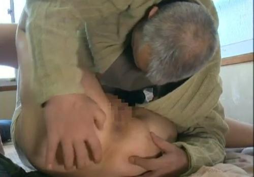 絶倫親父の慰み者にされる娘！近親相姦でお父さんちんちんで女にされちゃう！