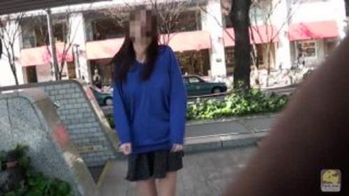 「めくれちゃいましたね、いいの撮れました！」同意のハプニングパンチラ。