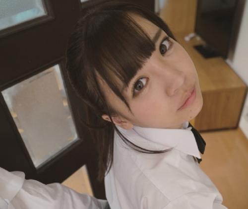 JKのまん丸のお尻とぷにぷにの太ももを強調する小悪魔な彼女に溺れていく