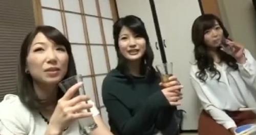 ≪人妻不倫合コン≫おっさんと人妻の不倫温泉旅行パーティ