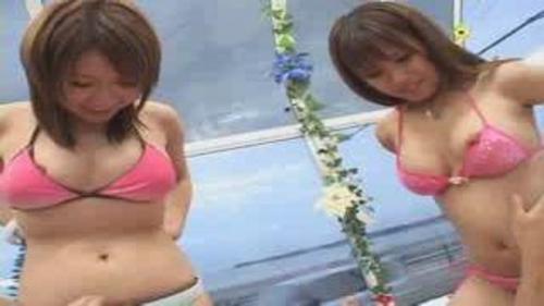「乳首出ちゃってるってばｗｗ」ノリの良い水着ギャル軍団とイケメンが乱交パーティ！