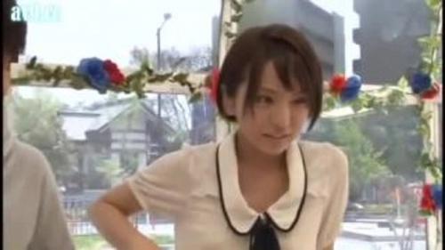 かわいいショートカットの美少女が彼氏でもない男と公開SEX