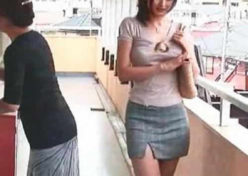 夫と御無沙汰のフェロモンむき出しな人妻が他人棒でイキまくるｗ