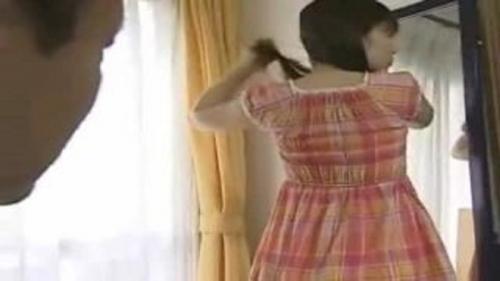 娘を後ろから襲う鬼畜親父