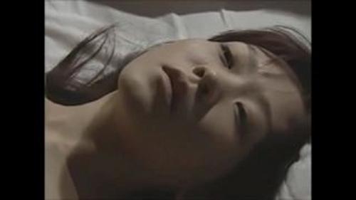 痴女妻がマンションのお隣さんを誘い出し、誘惑してSEXする