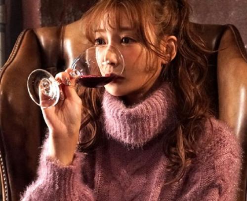 性を仕事にするということ、そしてその思いをぶつけるかのような熱いSEXで本能をさらけ出す！高い効能の媚薬を使いムラついた肉体が野獣の様に相手を貪る