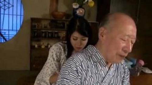 年老いた義父との淫らな性交。 濃厚ベロチュウ、舐めまくり。 知られてはいけないエロ過ぎる関係！