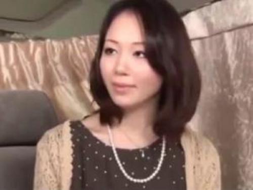 素人の清楚な奥様がアンケートナンパに引っかかり生ハメされる♡