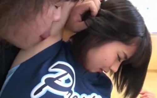 某有名大学の女子バスケ部選手が脇舐め 乳首コリコリされながら悶える姿が超エロ もっこりブラザーズ