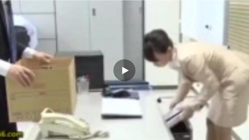 【水原さな】その恥ずかしい事実を、彼女が仕事上で失脚させたかつてのライバルに知られてしまい脅迫されるが…