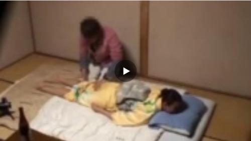 誰も見ていないと思ってひっそりオナニーしていたり、優しくマッサージしてあげたら段々その気になってきてマンコ