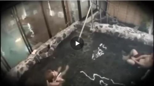 普通の水着だと思って入った脱衣所に用意されていたのは想像を絶するハレンチ度の水着の数々