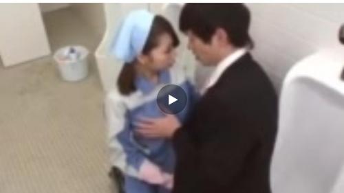 トイレに駆け込むと超美人清掃員が掃除の真っ最中