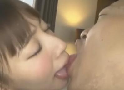 <舐め>こんな鬼カワ美少女が…飲み会の後ヨシタクのベロチュー攻撃に興奮！美尻を鬼舐めされ激アクメ！
