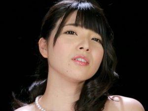〈上原亜衣〉ドSなセクシーお姉さんがM男を淫語シゴキ！
