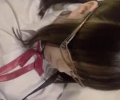 【個人撮影 素人 ロリ】『だめぇ…もう出ちゃうぅぅ…♡』メガネ制服少女との援助交際www