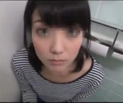 ※削除注意※※削除注意※トイレでゴム無しフェラで口内射精ごっくんw