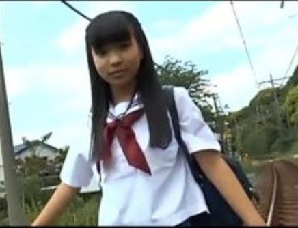 【ガチで可愛い中●生】制服から水着に変身するロリJC娘が可愛いw