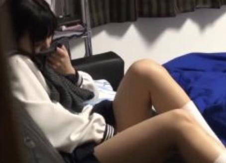 【部屋で自慰行為にふける制服JK見たい？】隠しカメラ設置したらオナニーする女子●生のオナニーロリ！