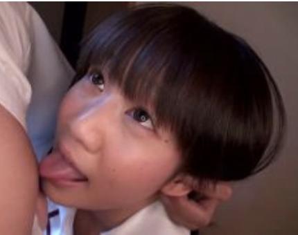 《ロリ 中出し フェラ》愛嬌の良い笑顔とお椀型のおっぱい！濃厚フェラで口内射精❤︎