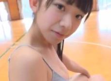 【JS＋バスケ＋コーチ】小○生が体育館で部活の練習を下着姿でやるロリ動画w