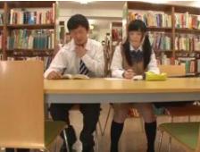 【図書館でJKと秘め事したい？】本棚に隠れてセックスを始める女子●生のヤバイやつ