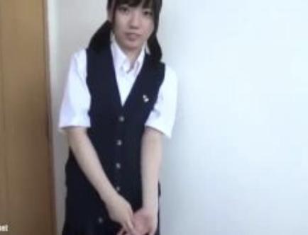 《素人/ロリ/美少女》最高のクビレ美乳可愛過ぎたので我慢出来ず強引中出しｗ