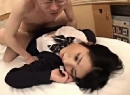 【盗撮/ロリ/円光】【はっ‥ハイってますーっ！！】◆濡れ膣に生ズボッ！ｗｗ