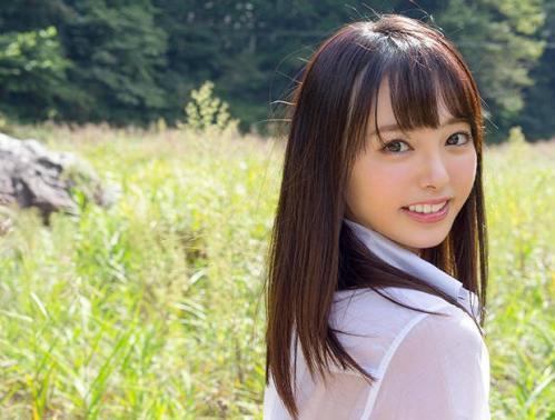 〈小倉由菜〉天真爛漫で笑顔の絶えない絶対的美少女が初撮りデビュー