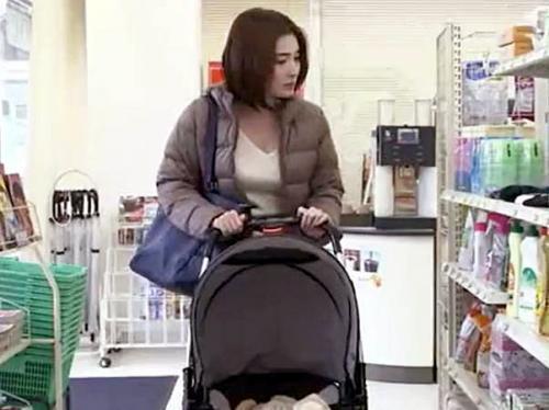 〈本庄優花〉子供が居たって感じてしまう…欲求不満な淫乱妻が濃密浮気セックス!!!