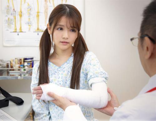 エロ医師が患者にヤバイ薬を使って抵抗できなくなった美少女とキメセク！