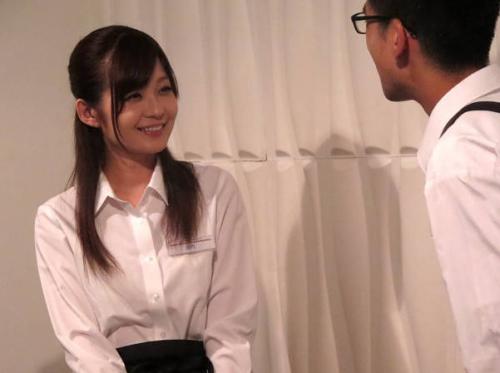 《石原莉奈》ネットカフェで働いている美少女が上司に無理やり犯される