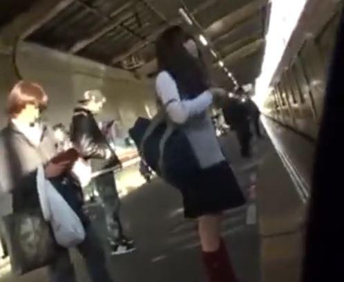 【閲覧注意＠痴漢】※問題映像※昼間の満員電車で行われた犯行の一部始終を撮影※